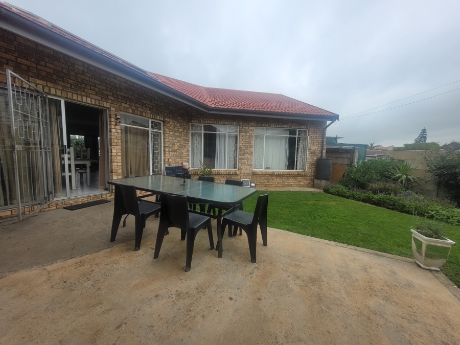 To Let 3 Bedroom Property for Rent in Aston Bay Eastern Cape